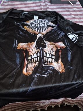 Harley-Davidson Black Short Sleeve Skull Graphic Tee with Gold-Tan Accents